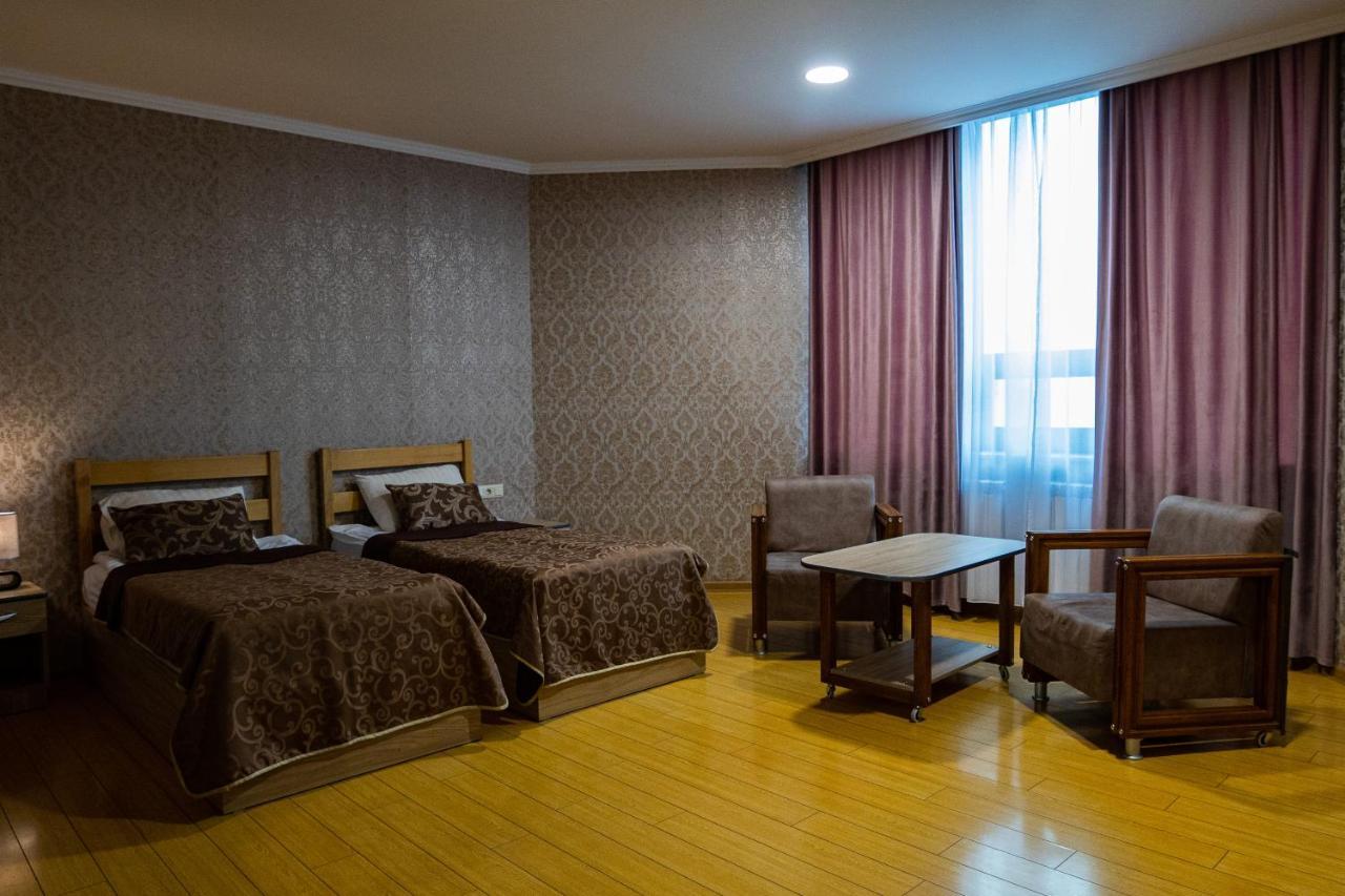 Inga Hotel เยเรวาน ภายนอก รูปภาพ